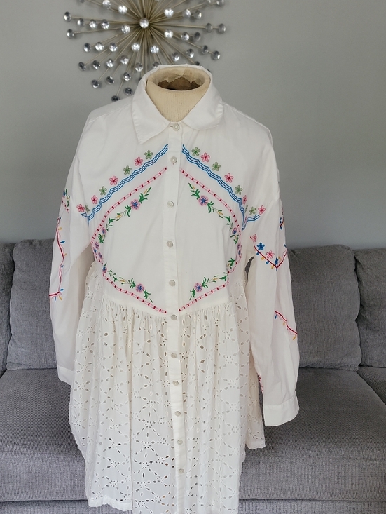 Anthropologie Dresses & Skirts - Anthropologie White Eyelet Midi Dress with Multicolor Floral Embroidery